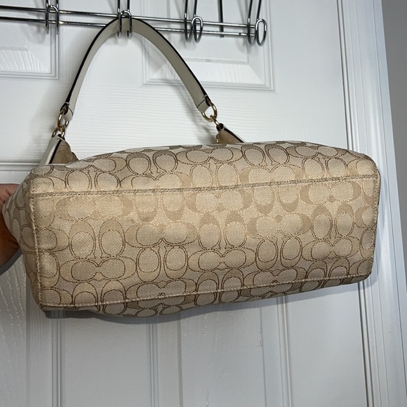 Coach Shoulder Bag - Picture 11 of 17